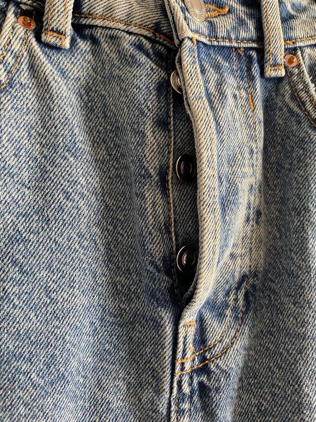 Falda vaquera desgastada