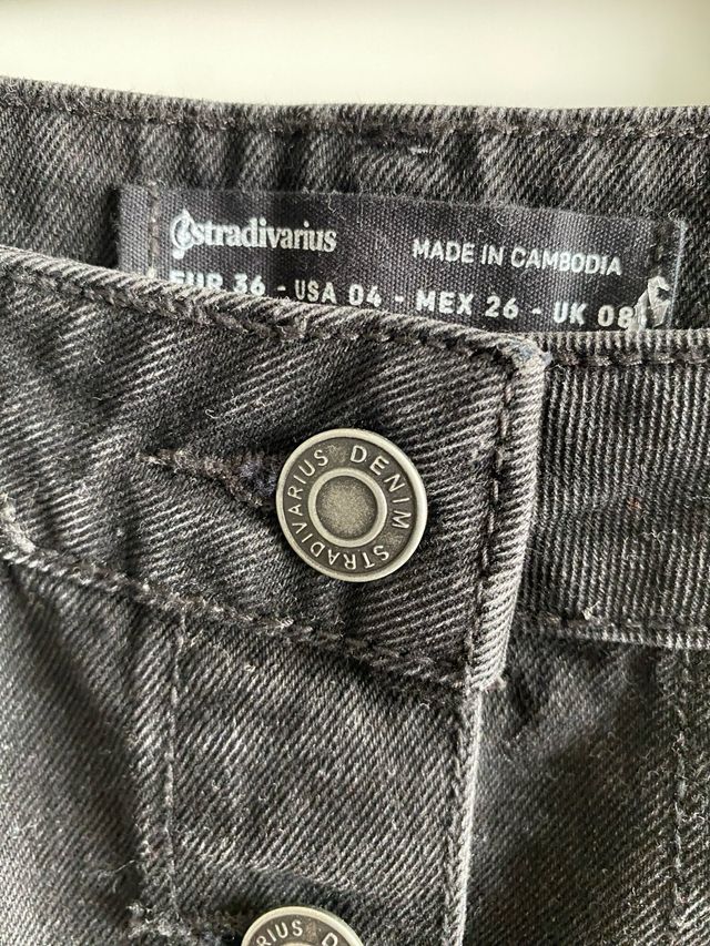 Falda vaquera desgastada