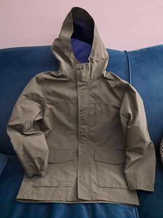 Chubasquero Uniqlo niño verde