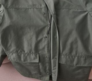 Chubasquero Uniqlo niño verde