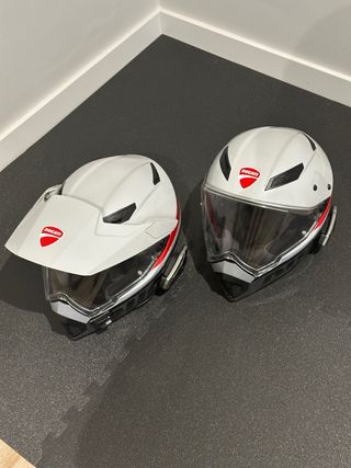 Cascos Ducati Desert X y intercomunicadores senna