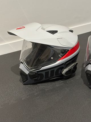 Cascos Ducati Desert X y intercomunicadores senna