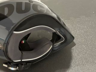 Cascos Ducati Desert X y intercomunicadores senna