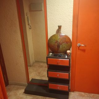 Mueble recibidor naranja