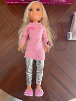 Nancy de compras con su hermanita