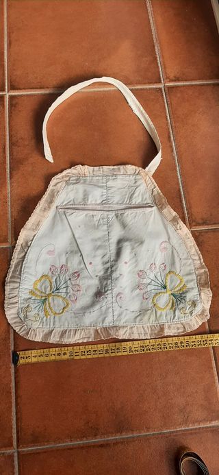 Delantal Vintage Bordado Flores