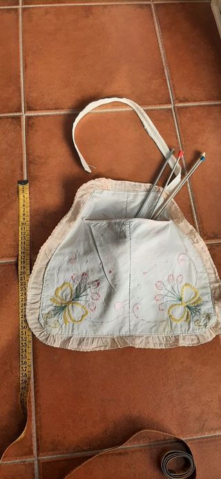 Delantal Vintage Bordado Flores