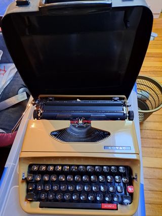 Máquina de escribir Kovac vintage