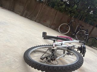 Bicicleta infantil blanca y rosa