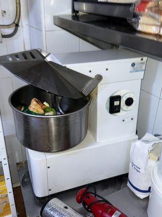 Amasadora industrial uso muy poco es de 10L