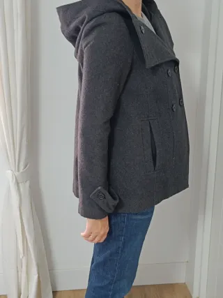 Abrigo Zara con capucha gris