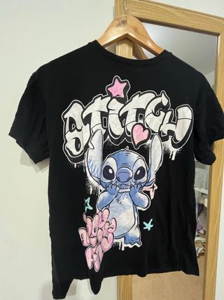 Camiseta Negra Estampada Stitch Graffiti