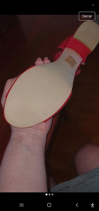 Zapatos rojos sin estrenar
