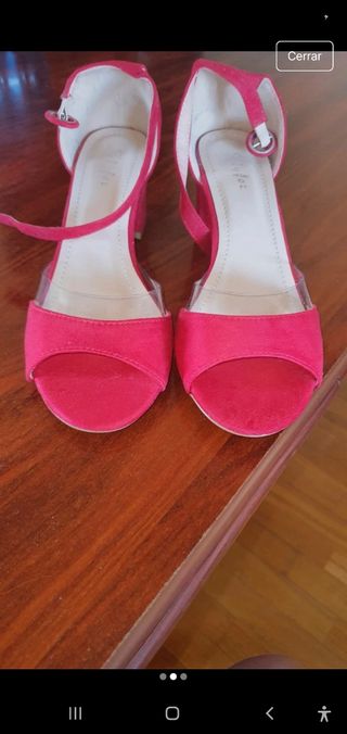 Zapatos rojos sin estrenar