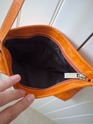 Bolso de piel naranja