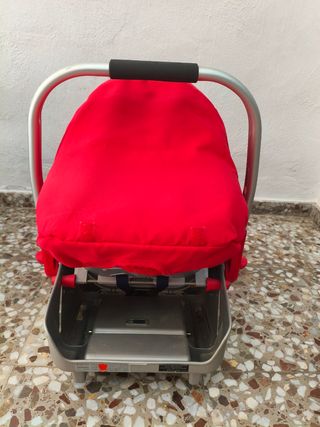 Portabebé rojo Casual Play con corazón