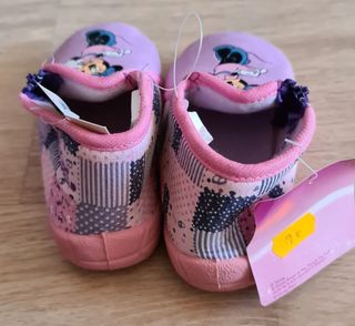 ZAPATILLAS DISNEY MINNIE NIÑA TALLA 23 y 24