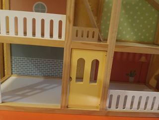 Casa de muñecas de madera