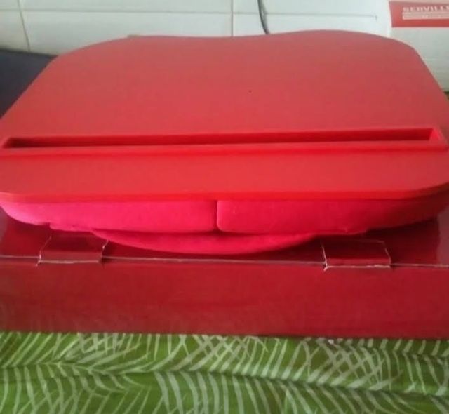 Mesa para tablet roja