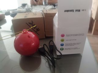 Altavoz Bluetooth iWotto Rojo y Negro cada uno