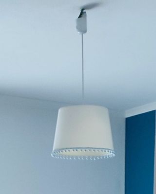 Candeeiro de quarto em tecido e plástico