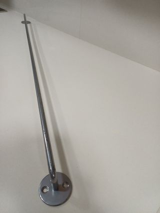 Barra multifuncional de metal