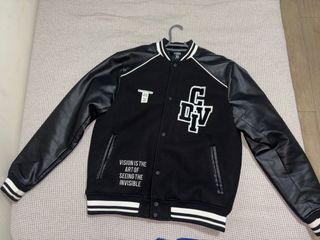 Chaqueta CHADSWON Negra Estilo Universitario