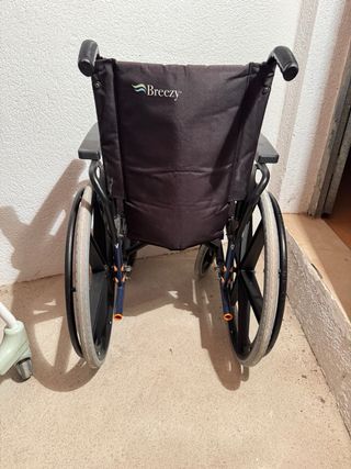 silla de ruedas, no tiene apoya pies, no negociabl