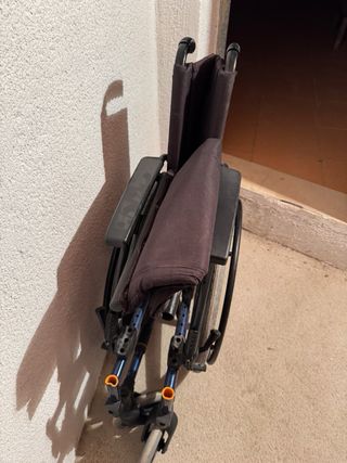 silla de ruedas, no tiene apoya pies, no negociabl