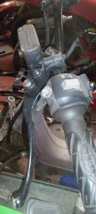 Piñas Izquierda o Derecha Honda X8R