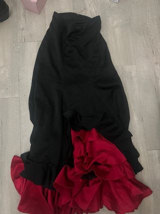 Falda Flamenco Negra y Roja con Volantes