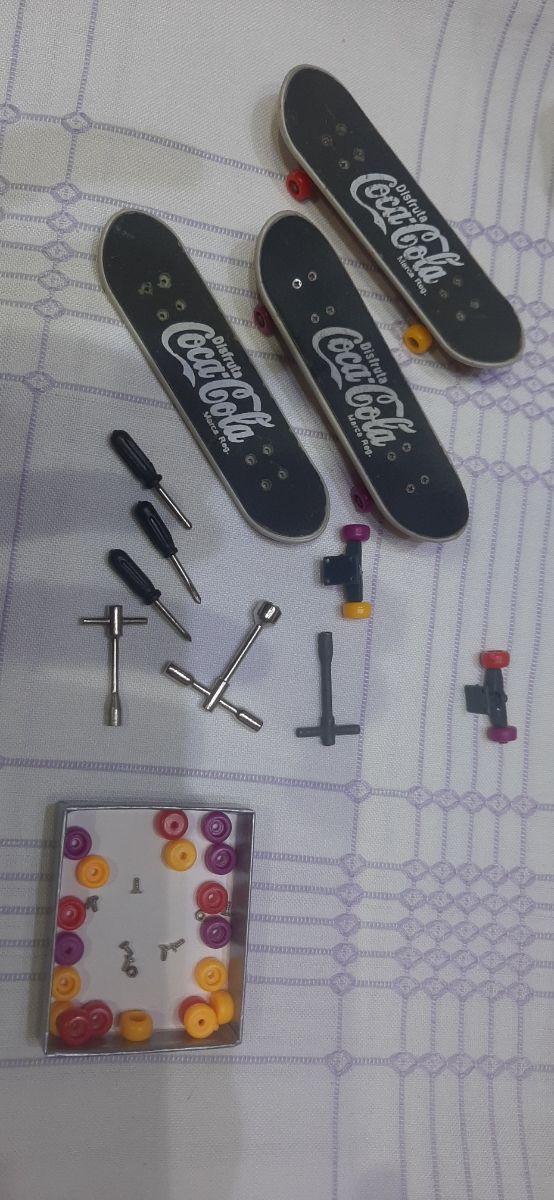 Colección Mini Patinetes Coca-Cola 10cm + Herramie