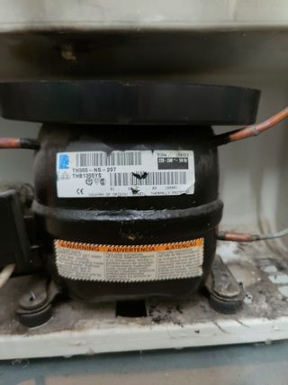 Nevera Indesit plateada