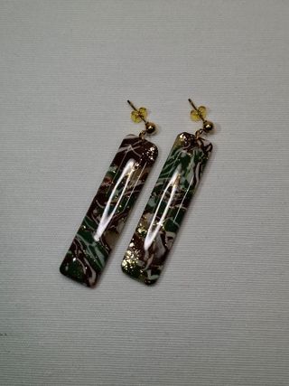 Pendientes largos marrones y verdes