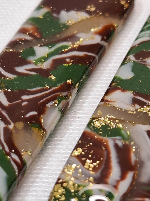 Pendientes largos marrones y verdes