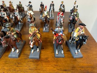 Collezione 50 soldatini piombo a cavallo