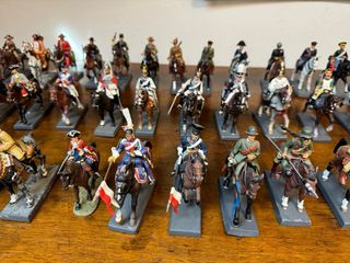 Collezione 50 soldatini piombo a cavallo
