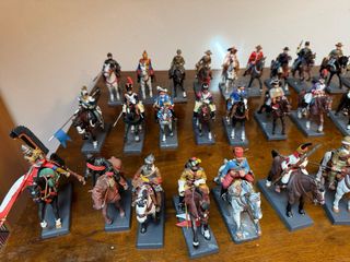 Collezione 50 soldatini piombo a cavallo