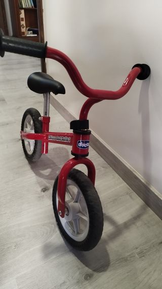Bicicleta sin pedales Chicco Roja