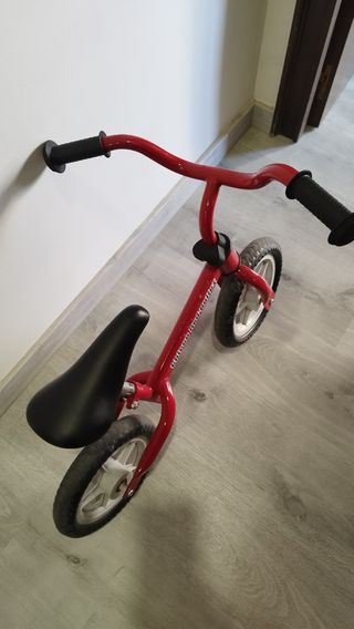 Bicicleta sin pedales Chicco Roja