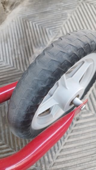 Bicicleta sin pedales Chicco Roja