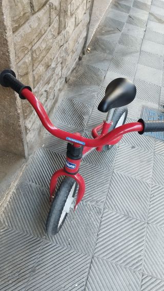 Bicicleta sin pedales Chicco Roja