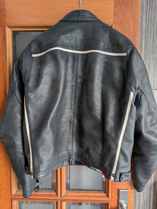 Chaqueta Ducati Dainese de piel.