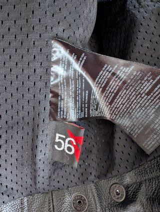 Chaqueta Ducati Dainese de piel.