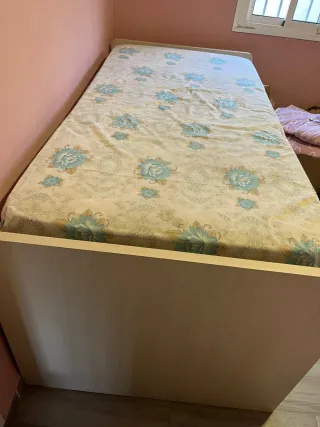 Cama infantil con cajones