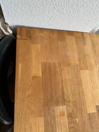 Mesa de comedor de madera