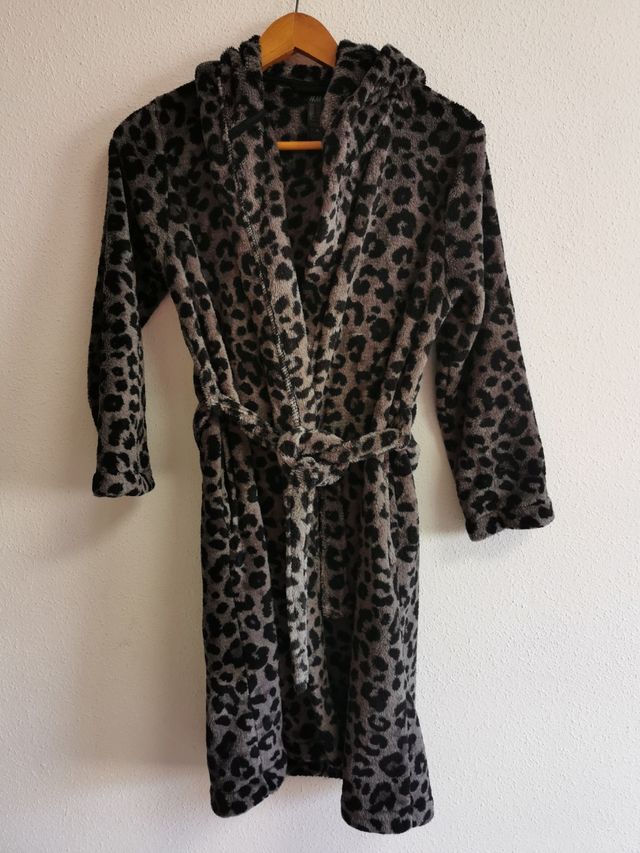 Bata de niña talla 8-10 años de H&M.