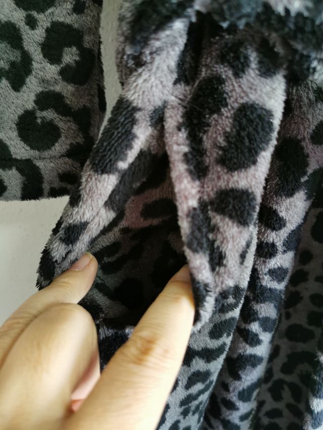 Bata de niña talla 8-10 años de H&M.