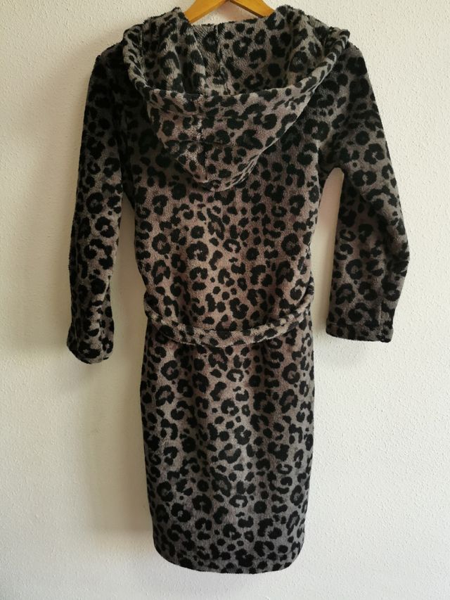 Bata de niña talla 8-10 años de H&M.