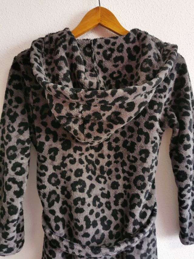 Bata de niña talla 8-10 años de H&M.